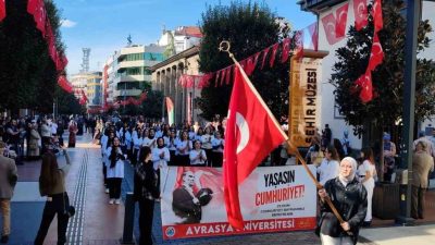 Avrasya Üniversitesi, 29 Ekim Cumhuriyet Bayramı etkinliklerini Trabzon Maraş Caddesi’nde