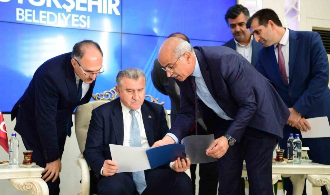 Gençlik ve Spor Bakanı Osman Aşkın Bak, bir dizi programa