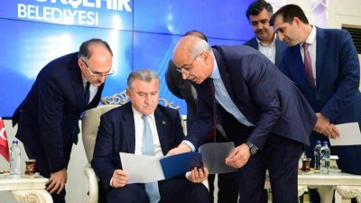 Gençlik ve Spor Bakanı Osman Aşkın Bak, bir dizi programa