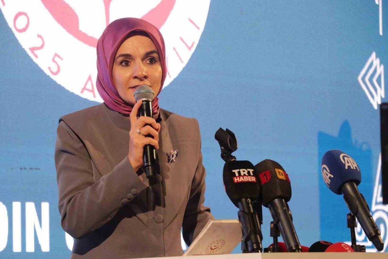 Aile ve Sosyal Hizmetler Bakanı Mahinur Özdemir Göktaş, Kayseri’de katıldığı