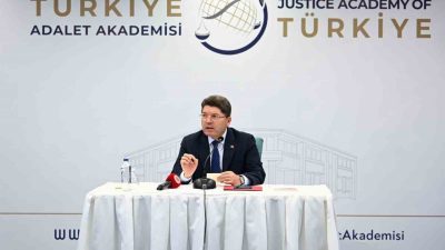 Adalet Bakanı Yılmaz Tunç, hakim-savcı yardımcılığı müessesiyle eğitimini tamamlayan adayların