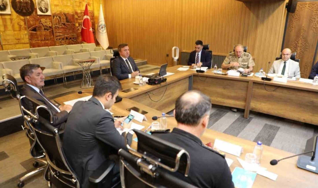 İçişleri Bakanı Ali Yerlikaya ve Ulaştırma ve Altyapı Bakanı Abdulkadir