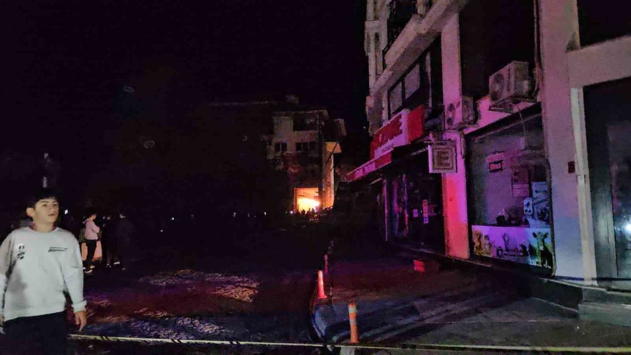Balıkesir’in Sındırgı ilçesinde meydana gelen 6.1 büyüklüğündeki deprem sonrasında bölgede