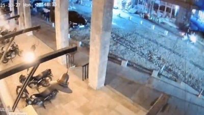 Balıkesir’in Sındırgı ilçesinde 6.1 büyüklüğünde meydana gelen deprem güvenlik kamerasına