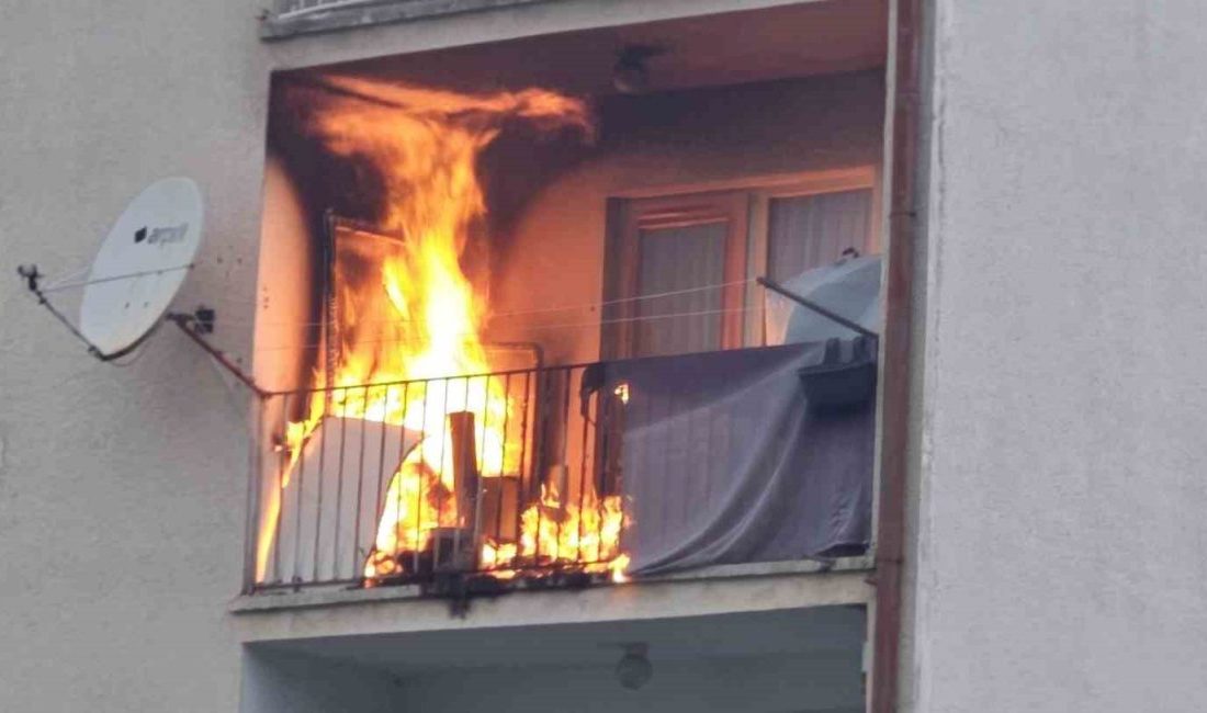 Kastamonu’nun Cide ilçesinde evin balkonunda bırakılan köz sebebiyle çıkan yangın