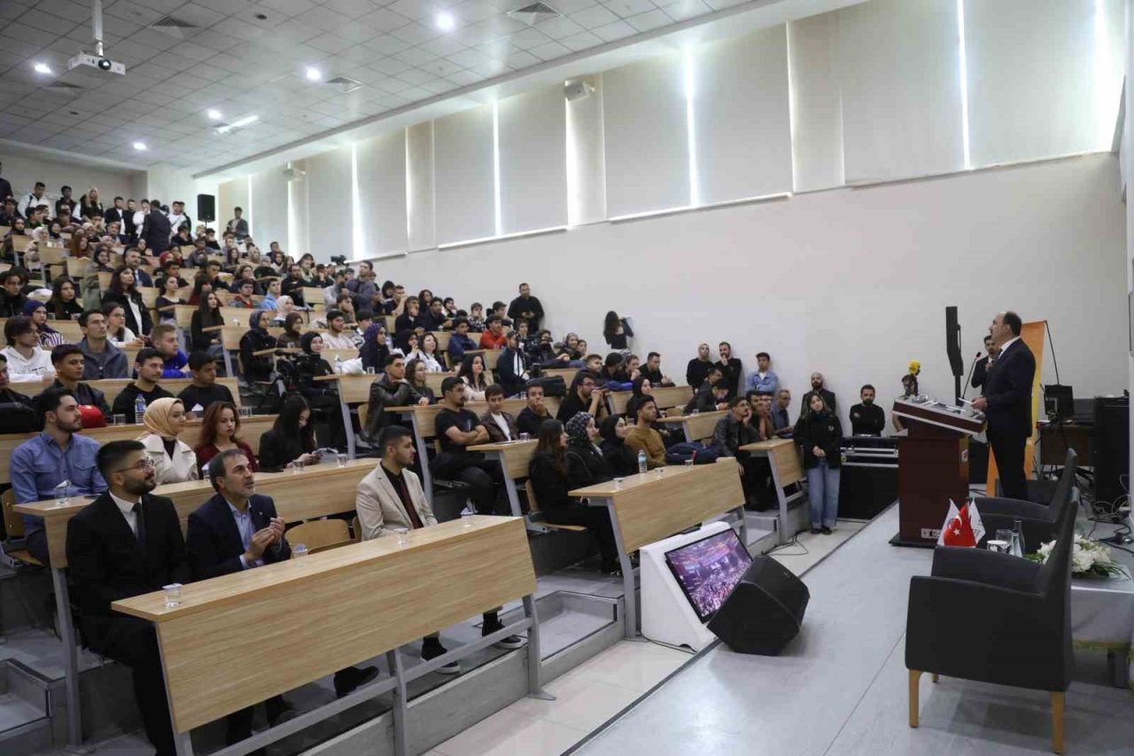 Konya Büyükşehir Belediye Başkanı Uğur İbrahim Altay, Büyükşehir Gençlik Meclisi’nin