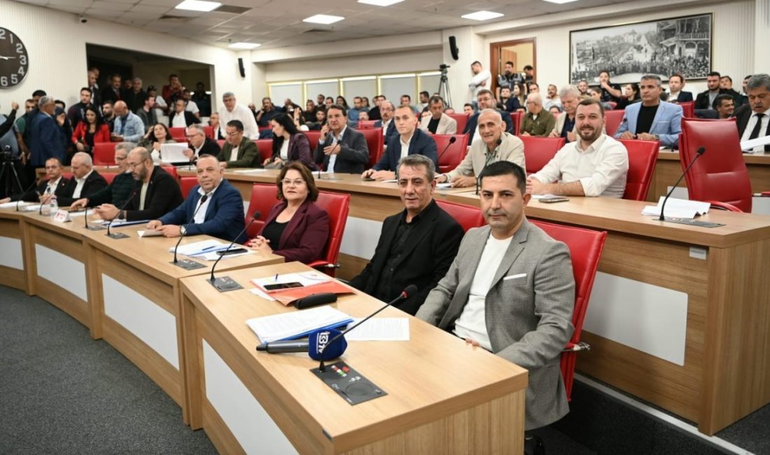 Kuşadası Belediye Başkanı ve CHP Grup Başkan Vekili Ömer Günel,