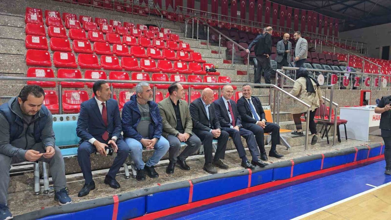 Düzce Belediye Başkanı Faruk Özlü, Türkiye Voleybol Federasyonu (TVF) Erkekler