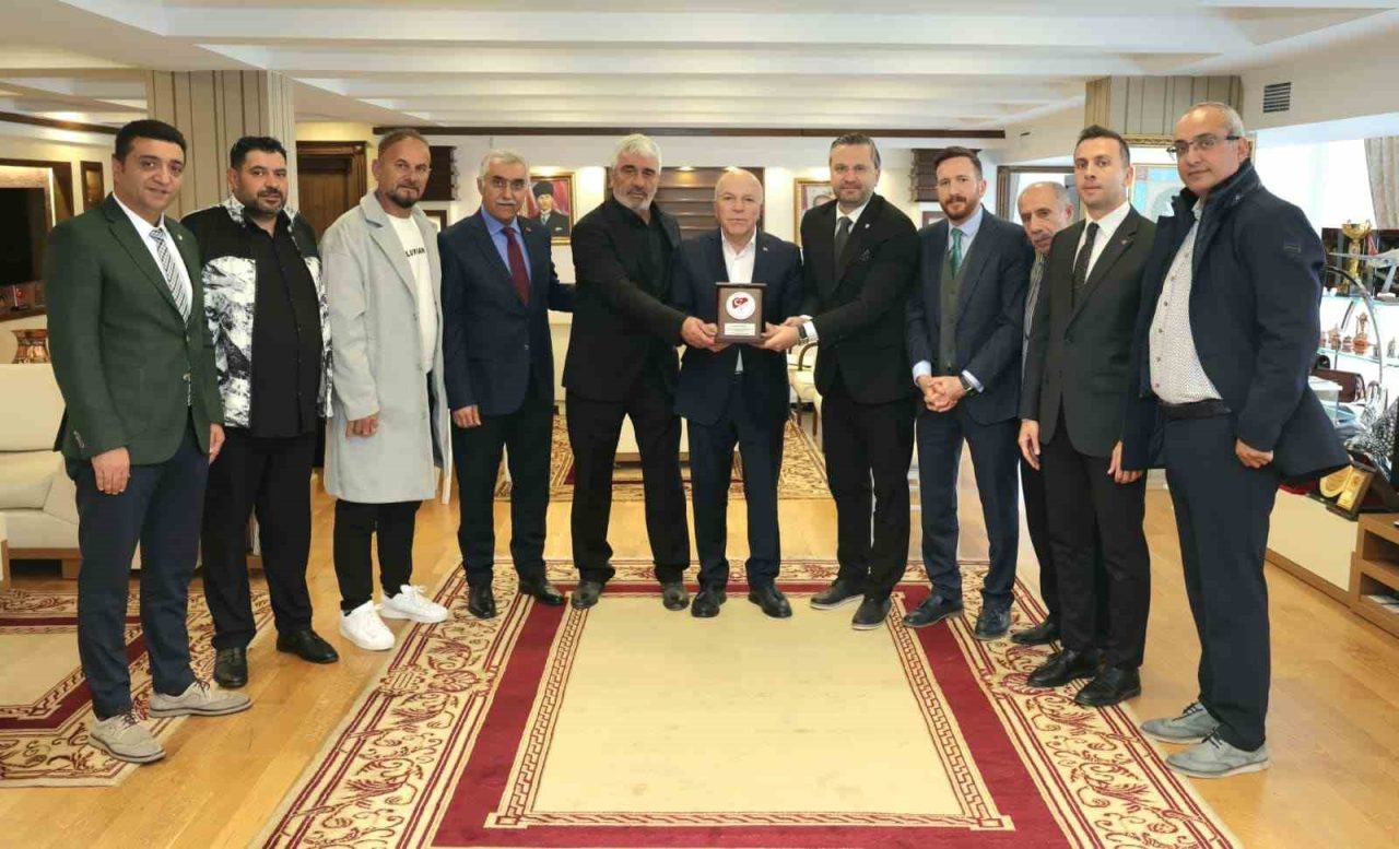 Erzurum Büyükşehir Belediye Başkanı Mehmet Sekmen, Erzurum’daki spor camiasının temsilcileri