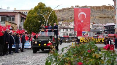 Cumhuriyet’in kuruluşunun 102’nci yıl dönümü, Bayburt’ta coşkulu törenle kutlandı. Cumhuriyet