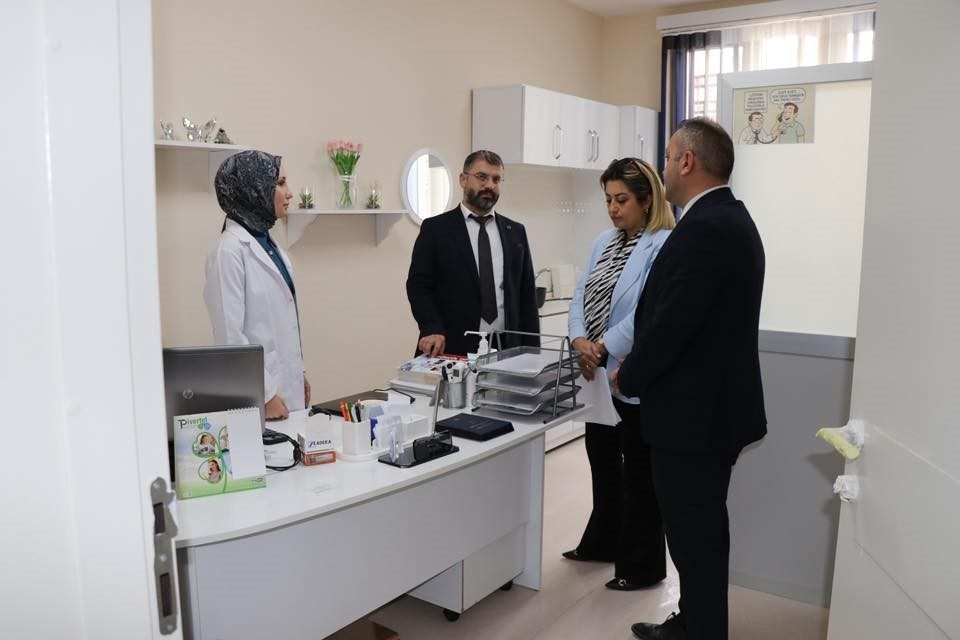 Bayburt İl Sağlık Müdürü Uzm. Dr. Harun Sivlim, beraberindeki idarecilerle