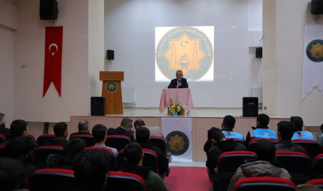 Bayburt İl Müftüsü Bayram Danacı, İmam Hatipliler Haftası dolayısıyla Bayburt