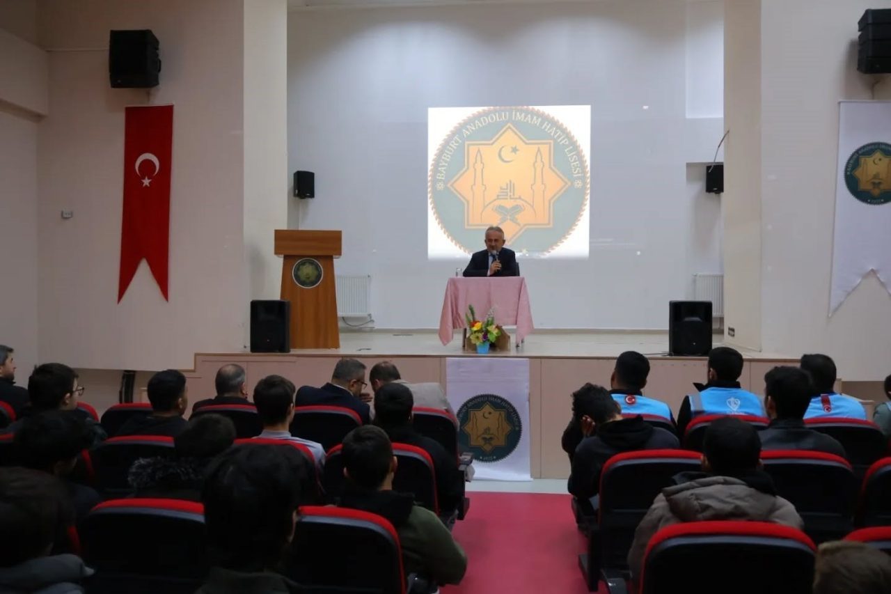 Bayburt İl Müftüsü Bayram Danacı, İmam Hatipliler Haftası dolayısıyla Bayburt
