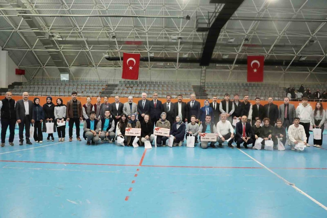 Bayburt Mesleki Eğitim Merkezi tarafından ‘Ahilik’ temasıyla Liseler Arası Bilgi