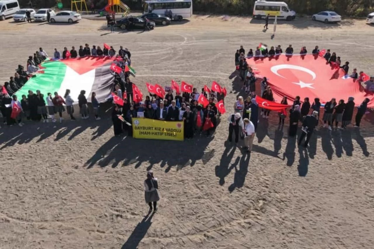 Bayburt Anadolu Kız İmam Hatip Lisesi öğrencileri, Filistin’e destek amacıyla
