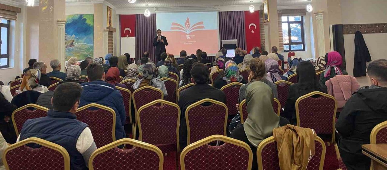 Bayburt’ta, öğretmen adaylarına yönelik ’Öğretmenlik Uygulamaları Bilgilendirme Toplantısı’ gerçekleştirildi. İl