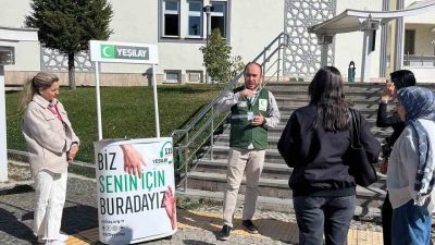 Bayburt Yeşilay Şubesi, Baberti ve Dede Korkut kampüslerinde stant açarak,