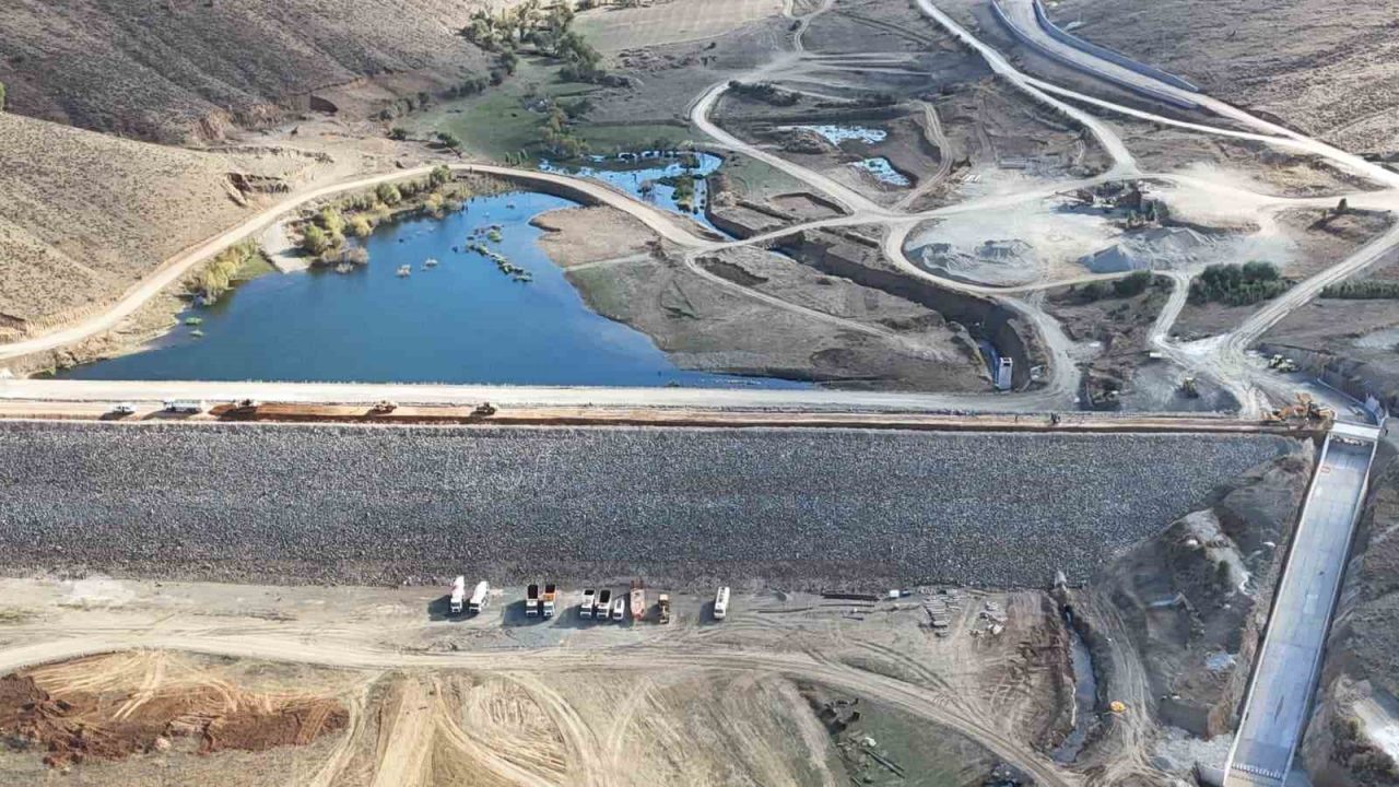 Bayburt’ta Adalar Deresi üzerinde inşa edilen Yelpınar Göleti inşaatında sona