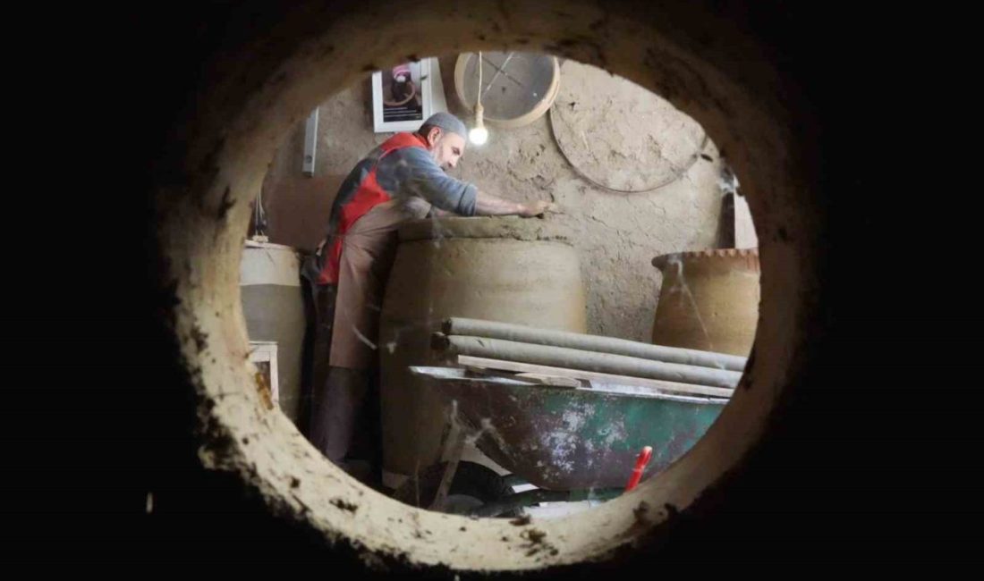 Bayburt’ta çamura şekil vererek tandır üreten 57 yaşındaki kentin son