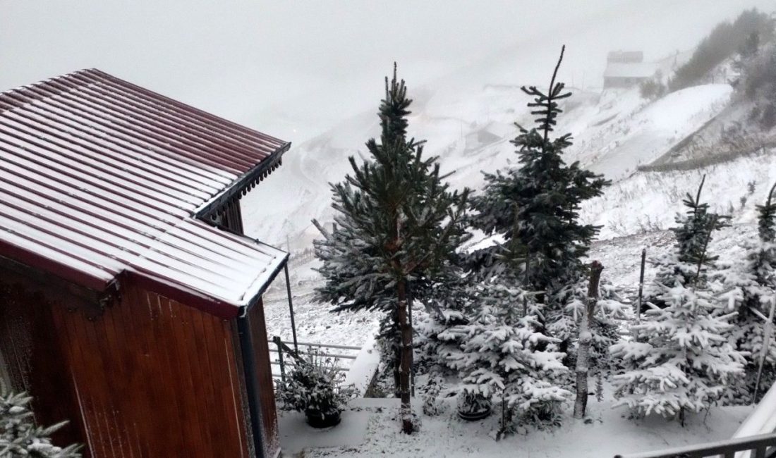 Bayburt’un yüksek kesimlerine ekim ayının 13’ünde kar yağdı. Yaylalar beyaz