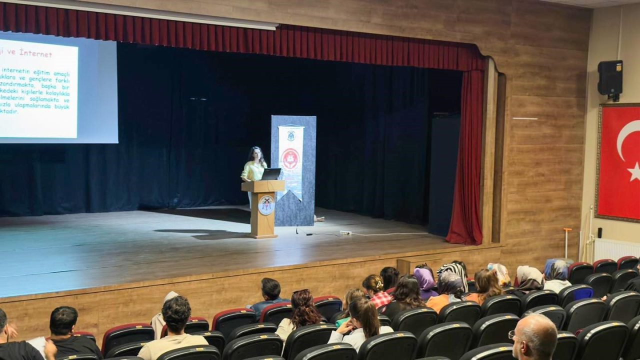 Erzincan Belediyesinde farkındalık ve bilgilendirme eğitimi programı gerçekleşti. Günümüzün en