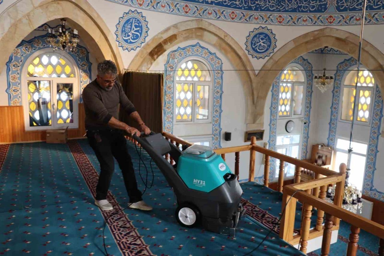 Erzurum’un Olur ilçesi merkezi ve mahalle camilerinin halıları, Olur Belediyesi