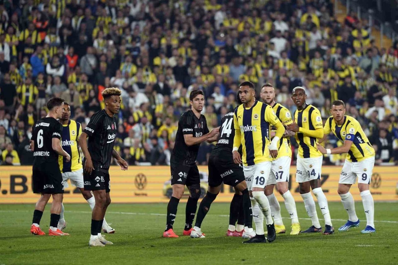 Beşiktaş ile Fenerbahçe arasında oynanacak derbide her iki takımın kadro