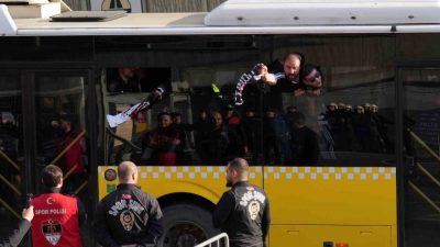 Galatasaray derbisini stadyumda takip edecek Beşiktaş taraftarı, RAMS Park’a geldi.