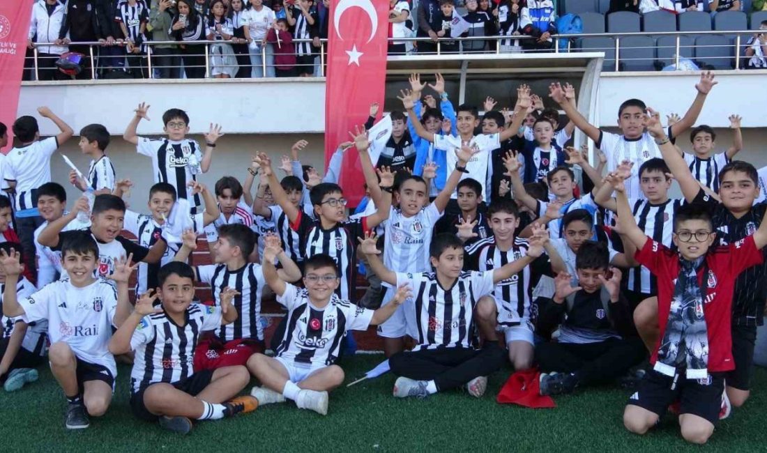 Beşiktaş U17 Takımı ‘Can Cana Tunceli’ etkinlikleri kapsamında Tunceli’de vatandaş
