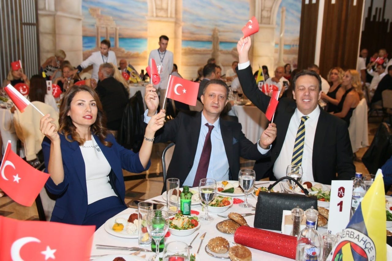 Bodrum Fenerbahçeliler Derneği, Cumhuriyetin 102. yılını düzenlenen görkemli bir balo