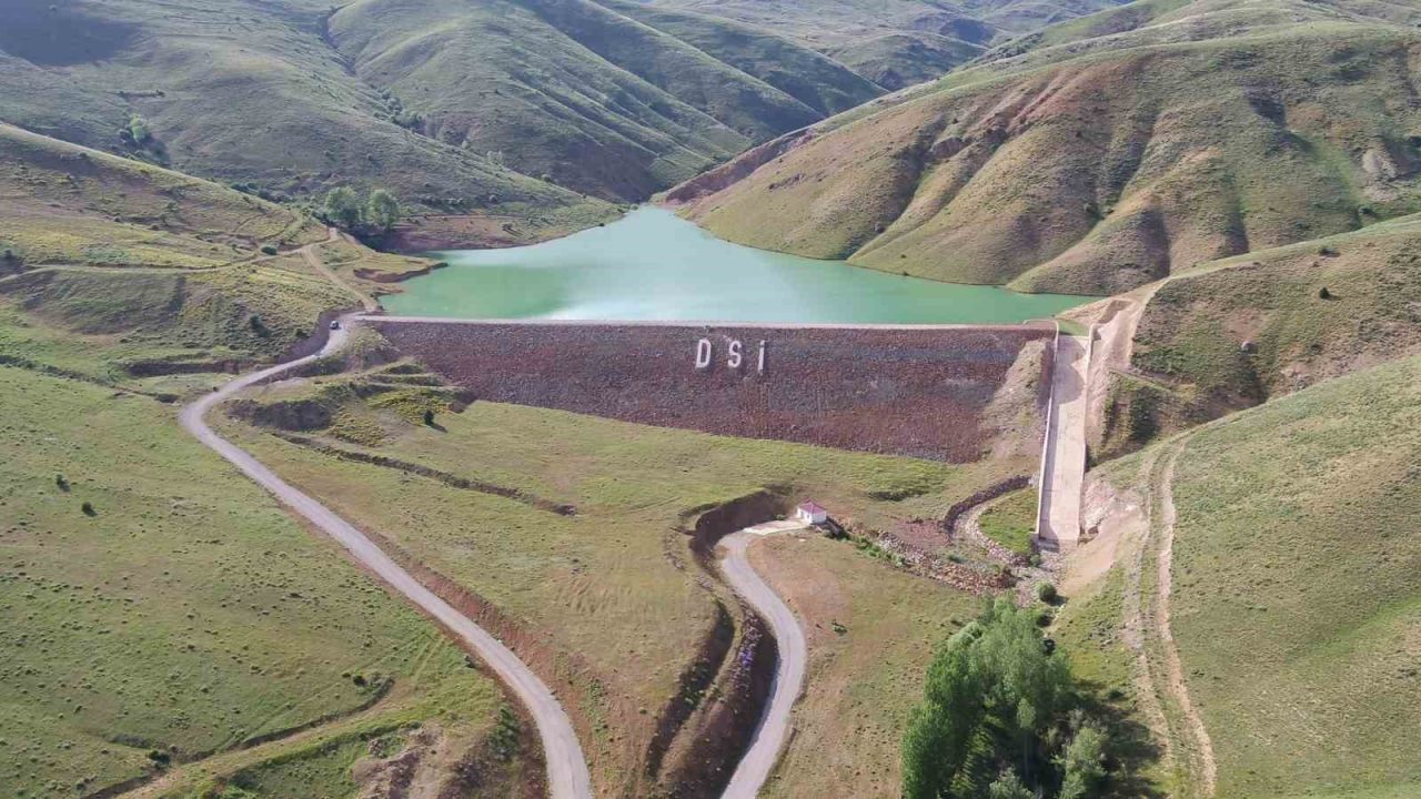 Bayburt’ta işletme halinde olan Çayırözü Göleti’nde incelemelerde bulunuldu. Devlet Su