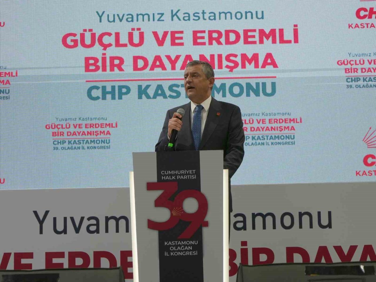 CHP Genel Başkanı Özgür Özel, partisinin Kastamonu İl Başkanlığı 39.