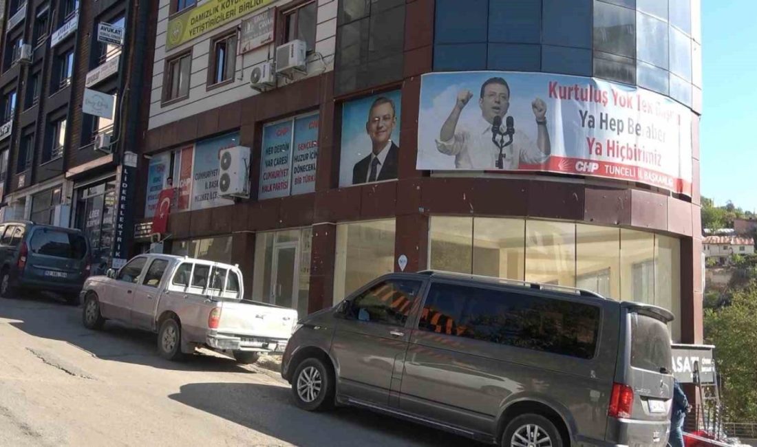 Cumhuriyet Halk Partisi (CHP) Tunceli İl Başkanı Kemal Özcan ve