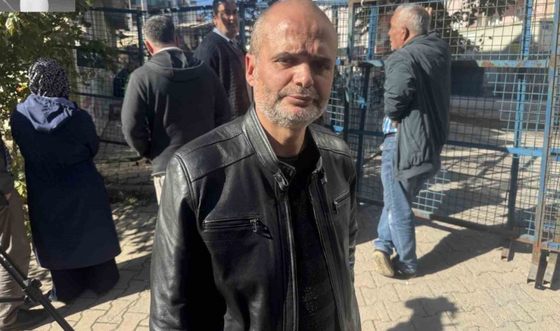 Kocaeli’nin Gebze ilçesinde 4 kişiye mezar olan binanın yanında oturan