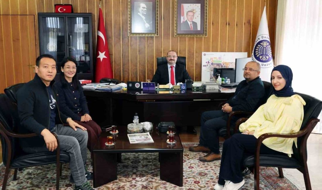 Erzurum Teknokent’te faaliyet gösteren Pollytech Hologram firmasının iş ortakları olan