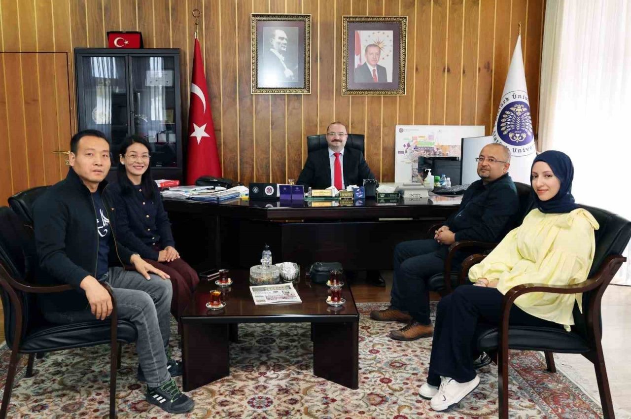 Erzurum Teknokent’te faaliyet gösteren Pollytech Hologram firmasının iş ortakları olan