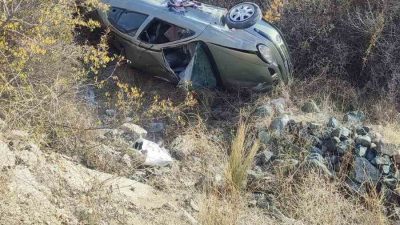 Kastamonu’nun Tosya ilçesi D100 bariyerlere çarparak şarampole yuvarlanan otomobildeki 2