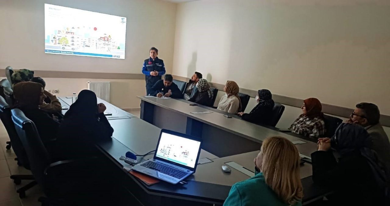 Bayburt İl Afet ve Acil Durum Müdürlüğü (AFAD) eğitmenleri tarafından