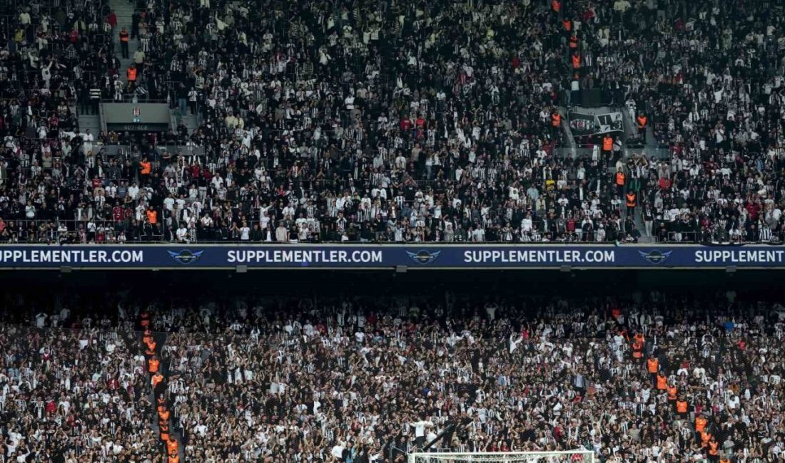 Beşiktaşlı taraftarlar, Gençlerbirliği müsabakasında David Jurasek, Jonas Svensson ve kaleci