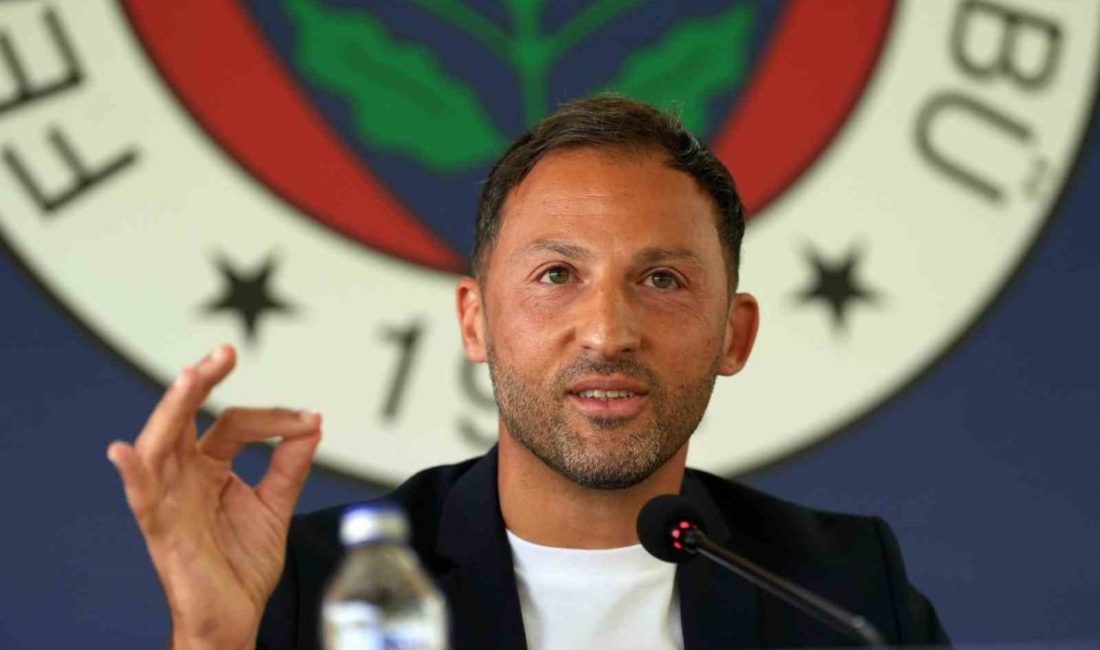 Fenerbahçe Teknik Direktörü Domenico Tedesco, Beşiktaş maçıyla birlikte sarı-lacivertlilerin başında