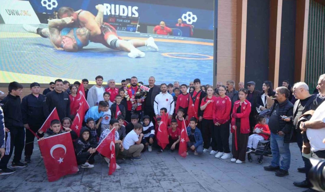 Erzincanlı milli güreşçi Serhat Sarıçiçek, 2025 Veteranlar Dünya Güreş Şampiyonası’nda