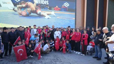 Erzincanlı milli güreşçi Serhat Sarıçiçek, 2025 Veteranlar Dünya Güreş Şampiyonası’nda