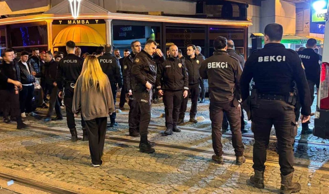 Kocaeli’nin İzmit ilçesinde alkollü eğlence mekanında çıkan ve caddeye taşan