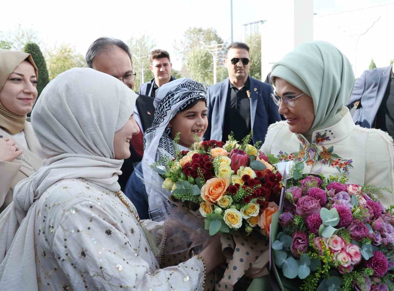 Cumhurbaşkanı Recep Tayyip Erdoğan’ın eşi Emine Erdoğan, İstanbul Sultangazi’de düzenlenen