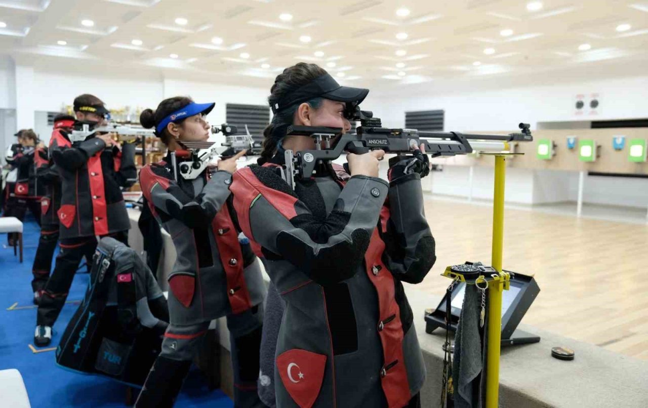 Erzincan’da Amatör Spor Haftası etkinlikleri kapsamında düzenlenen Atıcılık İl Birinciliği