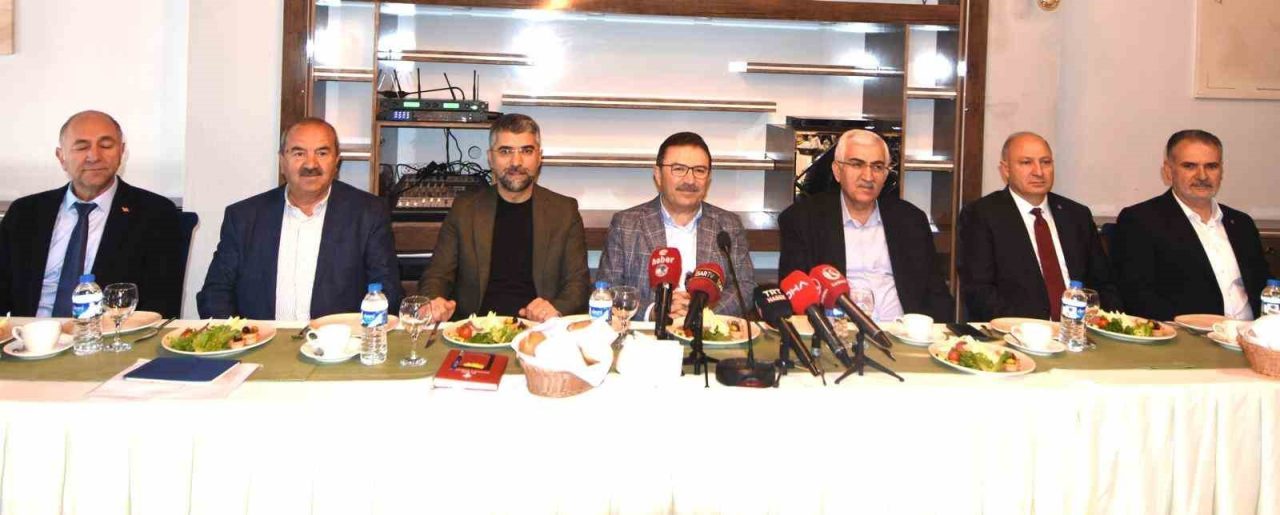 İçişleri eski Bakanı ve AK Parti Erzurum Milletvekili Selami Altınok,
