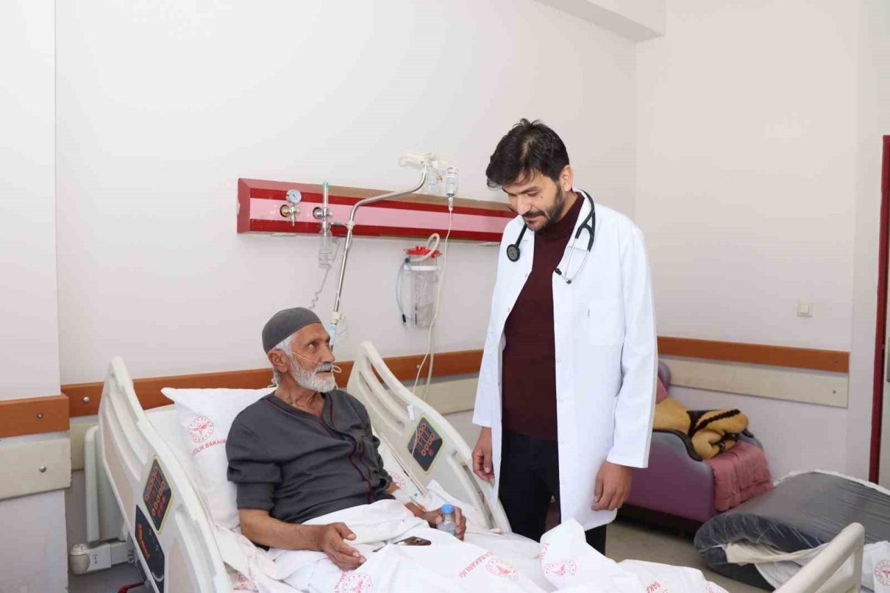 Erzurum’un Oltu ilçesi Devlet Hastanesi Acil Servisi’nde örnek bir tıbbi