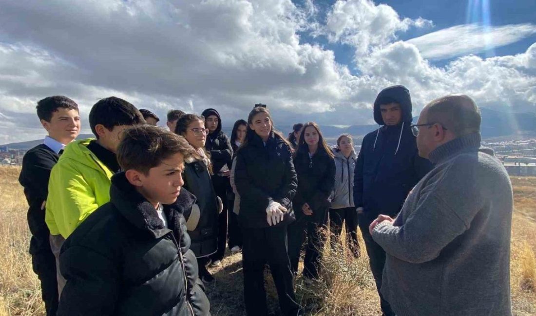 Erzurum’da meslek liseliler, kentin tarihi miraslarından Küçük Kiremitlik Tabyası’nda temizlik