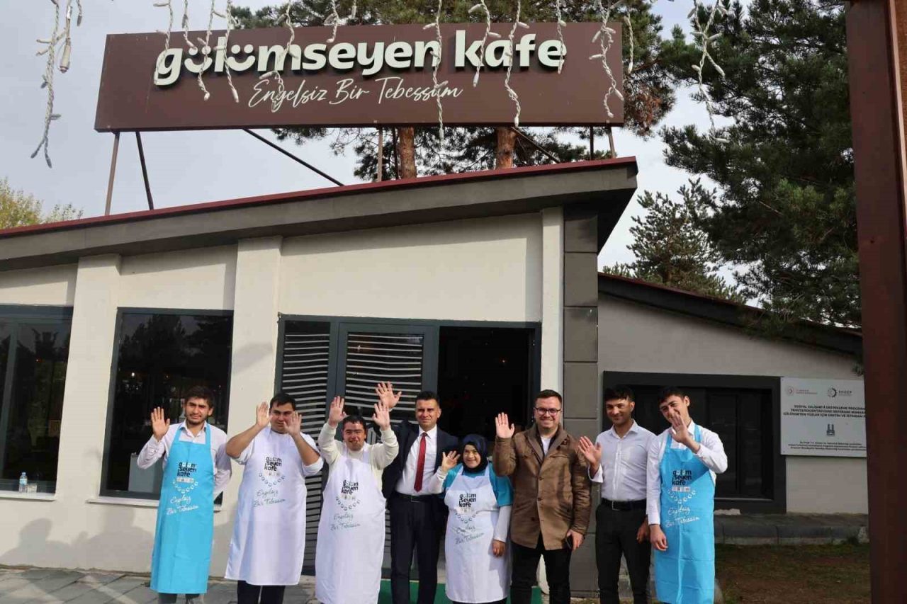 Erzurum’da özel gereksinimli bireylerin istihdamıyla hizmet veren Gülümseyen Kafe, toplumsal