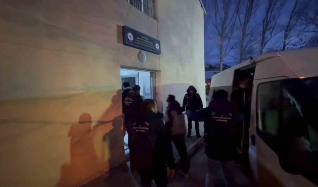 Erzurum’da gerçekleştirilen operasyonda 20 kaçak göçmen yakalandı, gözaltına alınan 4